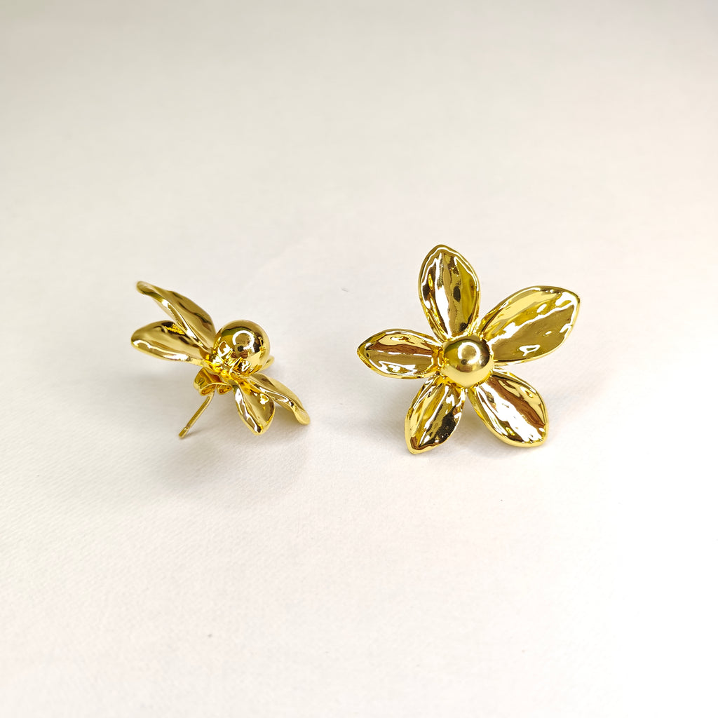 Gold Daisy Stud Earrings